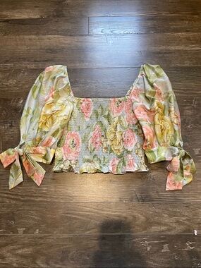 Express Floral Smocked Puff-Sleeve Crop Top in Floral Size Small